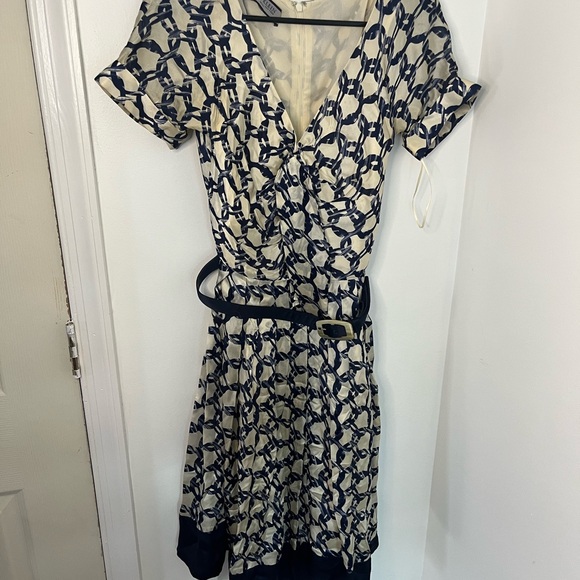 VINTAGE ANNE KLEIN BELTED Elegant Navy and Cream Patterned Dress - Picture 3 of 11